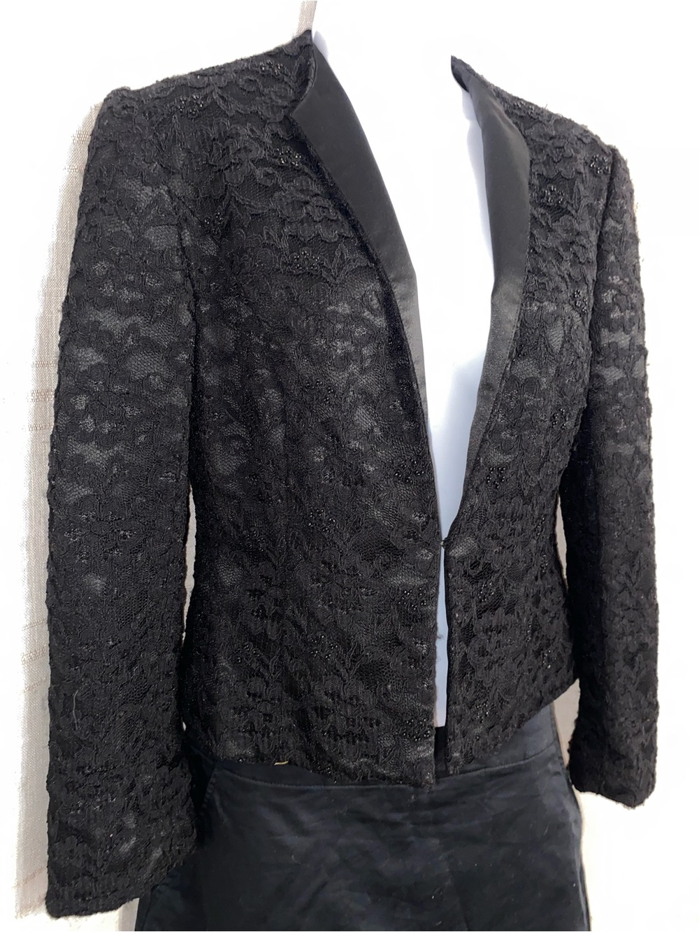 Sandra Darren Elegant Black Floral Lace Open Front Tuxedo Blazer Jacket
